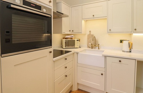 Kirklinton Cabaña | THE PAVILLION, character holiday cottage, with open fire in Longtown