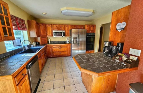 Susanville Casa | The Peaceful Escape: hiking, fishing, snow skiing. Sleeps 12