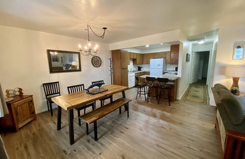 Brookings Casa | The Peaceful Pelican is close to town and just a 5 min walk to the beach!