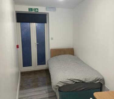 Luton Cama Y Desayuno | The Peacock House 7 mins from Luton airport