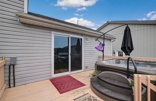 Jim Thorpe Casa | The Peak Escape - Jim Thorpe, 3 Bed, 3 bath home with private hot tub