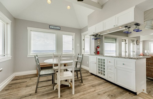 Spanish Grant Casa | The Pearl - beachfront villa with wraparound deck, hot tub, & Gulf views