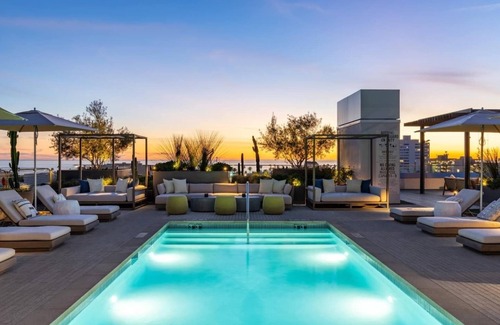 Pico Apartamento | The Pearl Coast Luxury 2BR Santa Monica Escape – Rooftop Pool, Gym & Sauna