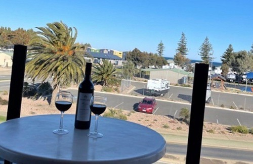 Wallaroo Casa | SUN - SANDS - PRISTINE SEA - A WALK TO THE BEACH