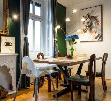 Belso-Ferencvaros Apartamento | The Pearl with the Danube and Gellert Hill View