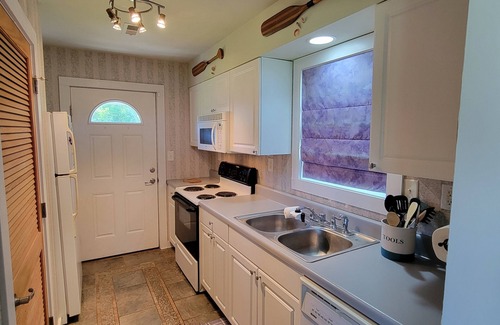Columbia Cabaña | The Pelican Cottage on The Albemarle Sound with waterviews in nearly every room