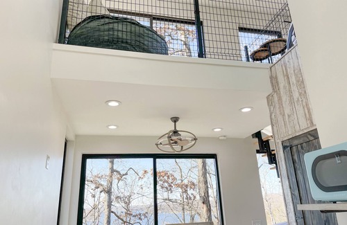 Rocky Mount Cabaña | The Penguin - Treehouse for two - tiny house with big views