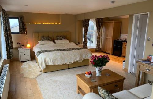 Bowness-on-Windermere Casa | The Penthouse Bowness Tranquil Loft Jacuzzi Bath & Complimentary Cascades Spa Membership