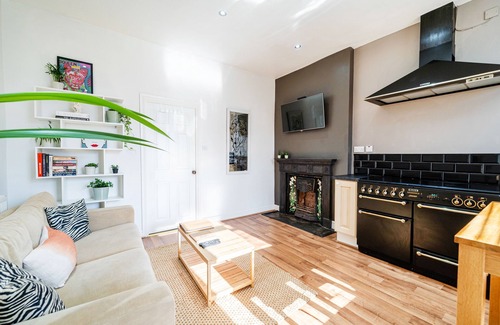 Acocks Green Cabaña | THE PENTHOUSE AT 31A, romantic, with a garden in Birmingham