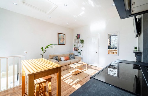 Acocks Green Cabaña | THE PENTHOUSE AT 31A, romantic, with a garden in Birmingham