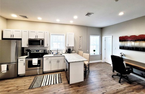 Wilmington Apartamento | The Penthouse at Park Place King bed Fast Wifi and Free Coffee