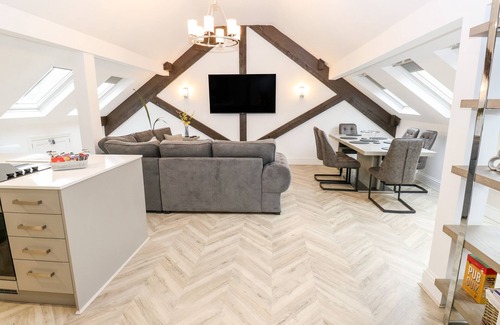 Boroughbridge Cabaña | THE PENTHOUSE, pet friendly, with a garden in Boroughbridge