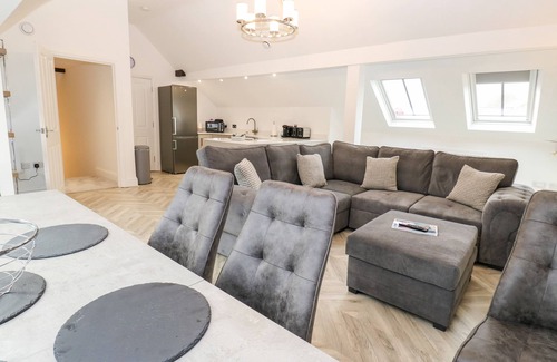 Boroughbridge Cabaña | THE PENTHOUSE, pet friendly, with a garden in Boroughbridge