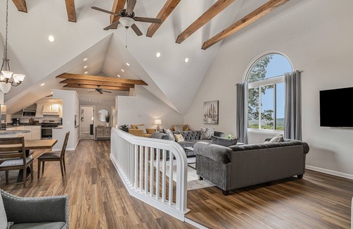 Stevensville Condominio | The Penthouse | Wineries | Michigan Beaches