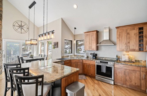 Evergreen Casa | The Perch Above the Clo