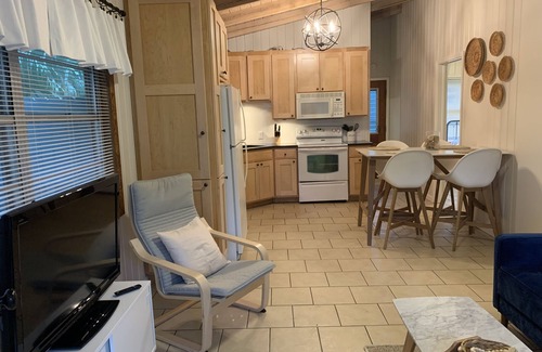 Laguna Beach Estates Cabaña | The Perch- FREE Golf Cart! Recently Updated, Sleeps 5, 1.5blocks from the beach.