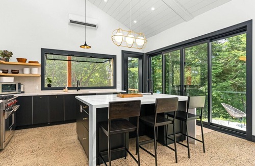 Bracebridge Cabaña | The perfect blend of colour, comfort, and class