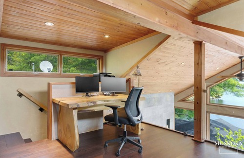 Georgian Bay Casa | The perfect blend of comfort and natural beauty on Go Home Lake.