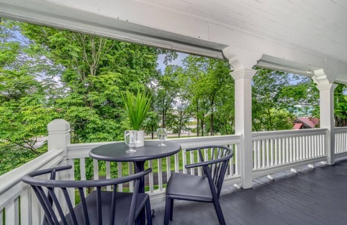 Kingston Apartamento | the perfect blend of history, comfort, and convenience