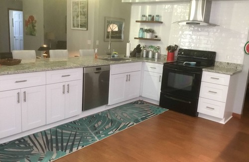 Deltona Lakes Casa | La base perfecta para explorar la Florida! 3BR, ejecutivo 2BA casa con piscina