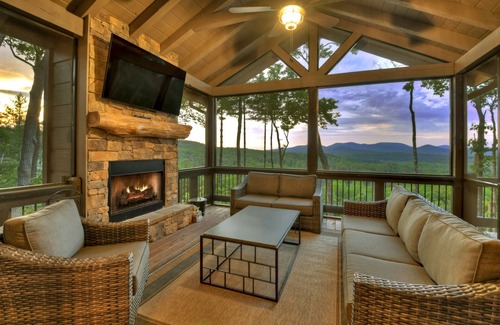 Cherry Log Cabina | "The Perfect Landing" Beautiful View Newly built Cabin in 2022!