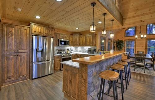 Cherry Log Cabina | "The Perfect Landing" Beautiful View Newly built Cabin in 2022!