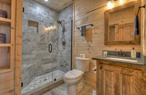 Cherry Log Cabina | "The Perfect Landing" Beautiful View Newly built Cabin in 2022!