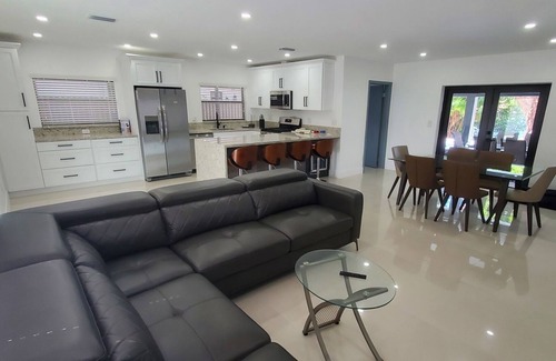 Kendale Lakes Casa | The perfect place to fulfill any expectation you may have!