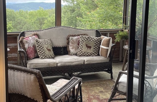 Lake Toxaway Condominio | The Perfect Respite with Spectacular Views