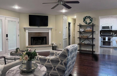 Fairhope Casa | The perfect retreat! Tucked away on a private lane, 15min to downtown Fairhope.