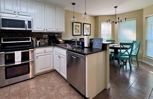 Fairhope Casa | The perfect retreat! Tucked away on a private lane, 15min to downtown Fairhope.