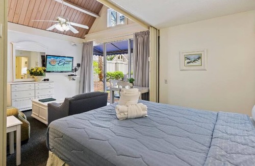 Palmetto Dunes Hotel | The Perfect Couple Retreat One Bed Studio with Private Patio.