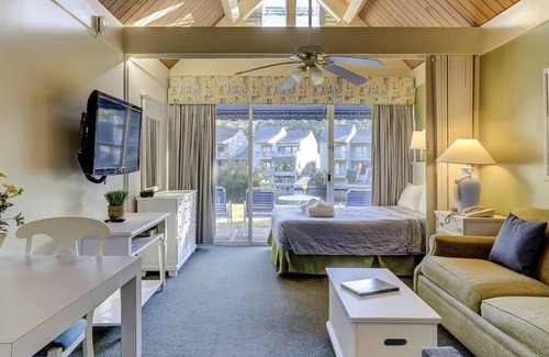 Palmetto Dunes Hotel | The Perfect Couple Retreat One Bed Studio with Private Patio.