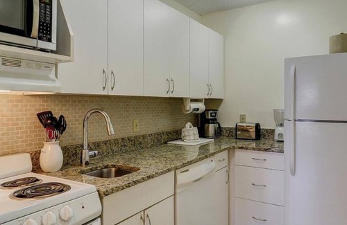 Palmetto Dunes Hotel | The Perfect Couple Retreat One Bed Studio with Private Patio.