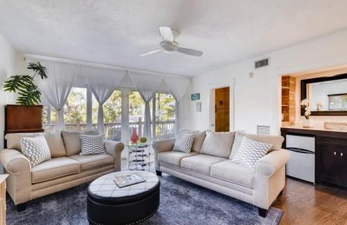 Flamingo Parks Casa | The Periwinkle House - Bask Poolside at this Sunlit West Palm Retreat