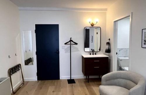 Bangor Apartamento | The Phenix DTWN Historic Hotel, King Bed, Room # 307