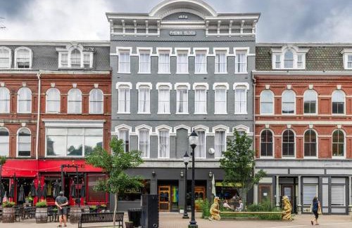Bangor Apartamento | The Phenix Historic DTWN Hotel, King Bed, Pickering Square View, Room # 301