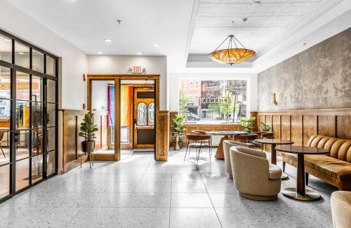 Bangor Apartamento | The Phenix Historic DTWN Hotel, King Bed, Pickering Square View, Room # 301