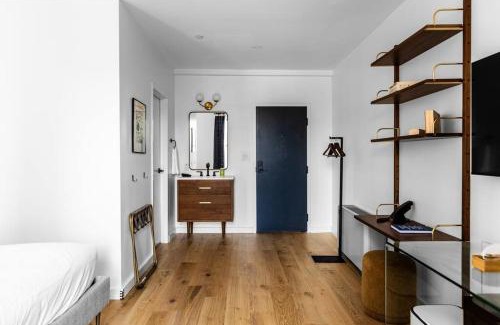 Bangor Apartamento | The Phenix Historic DTWN Hotel, King Bed, Room # 309