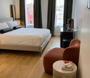 Bangor Apartamento | The Phenix, Historic DTWN Hotel, Market Square View, King Bed, Room # 400