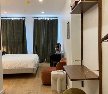 Bangor Apartamento | The Phenix, Historic DTWN Hotel, Market Square View, King Bed, Room # 400