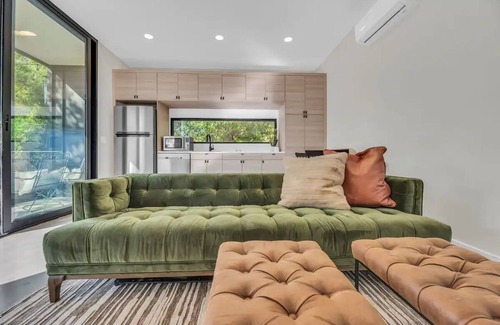 Alhambra Casa | The Phoenix Sanctuary Guesthouse - Saltwater Pool & Dog Friendly