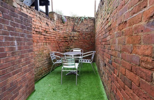Market Bosworth Casa | The Piano Cottage in a Beautiful Medieval Town