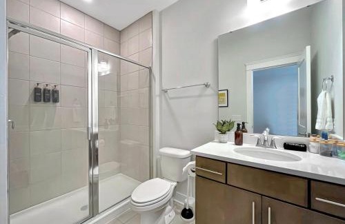 North Charleston Casa | The Picasso colorful HUGE home