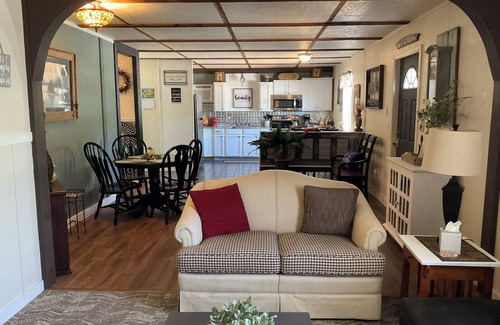 Newton County Casa | The picket fence Nana's big dream 3 beds-2 bedrooms -privacy patio deck