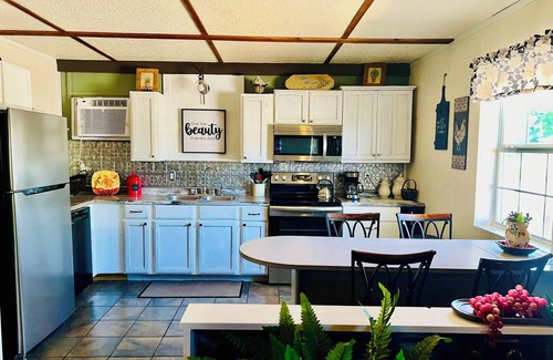 Newton County Casa | The picket fence Nana's big dream 3 beds-2 bedrooms -privacy patio deck