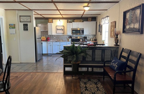 Newton County Casa | The picket fence Nana's big dream 3 beds-2 bedrooms -privacy patio deck