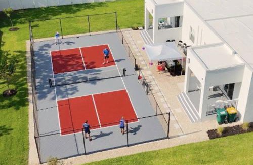East Naples Casa | The Pickleball Haven of Naples - Gray Supreme