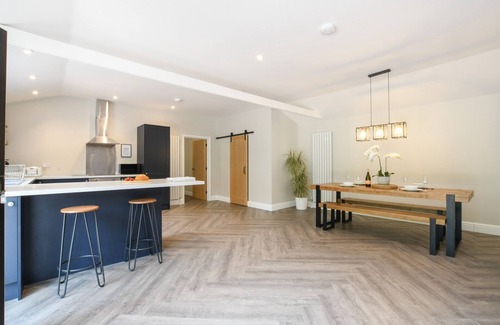Martlesham Heath Cabaña | THE PIGLETS, pet friendly, with hot tub in Woodbridge