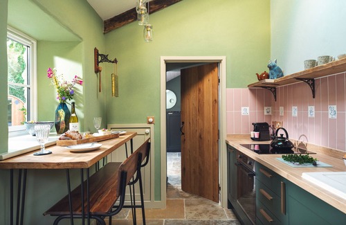 Saint Columb Major Cabaña | The Pigsty & Spa Garden-Lujoso-Rural-Baño con ducha-Vista al bosque